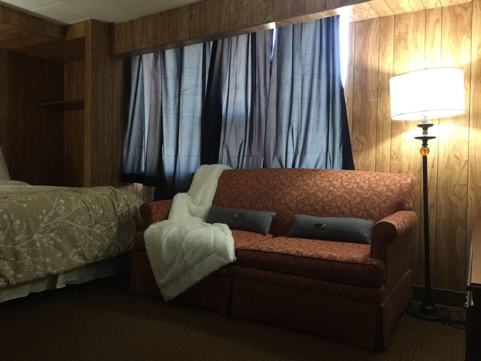 The Falls Family Motel 2*